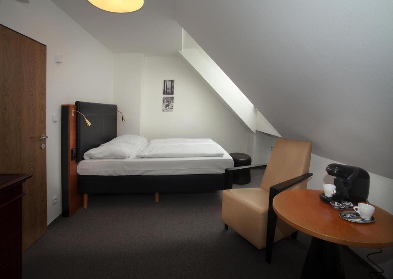 Hotel Petrovy Kameny Карлова-Студанка Экстерьер фото