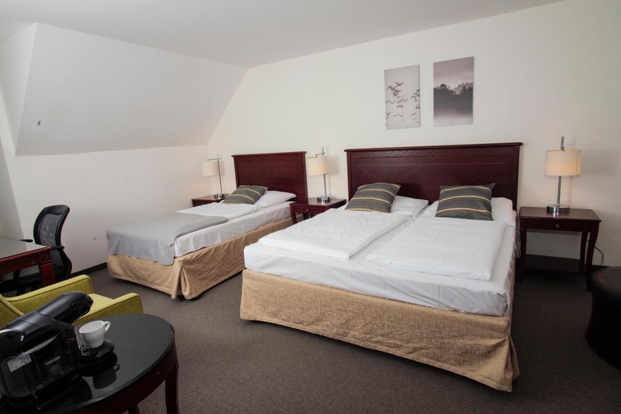 Hotel Petrovy Kameny Карлова-Студанка Экстерьер фото