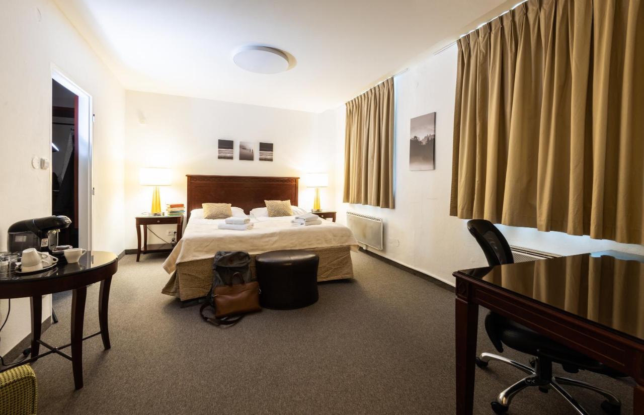 Hotel Petrovy Kameny Карлова-Студанка Экстерьер фото