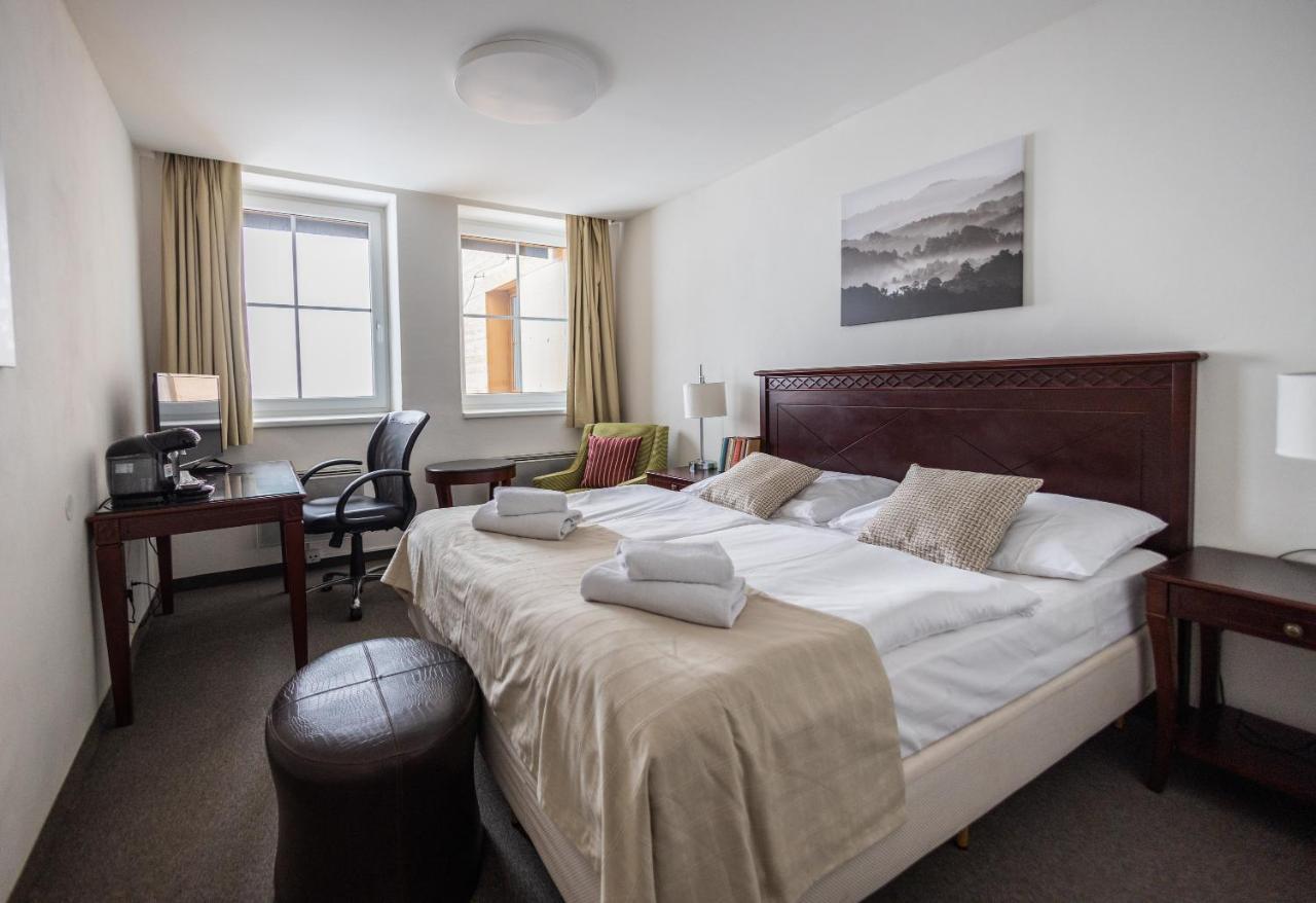 Hotel Petrovy Kameny Карлова-Студанка Экстерьер фото