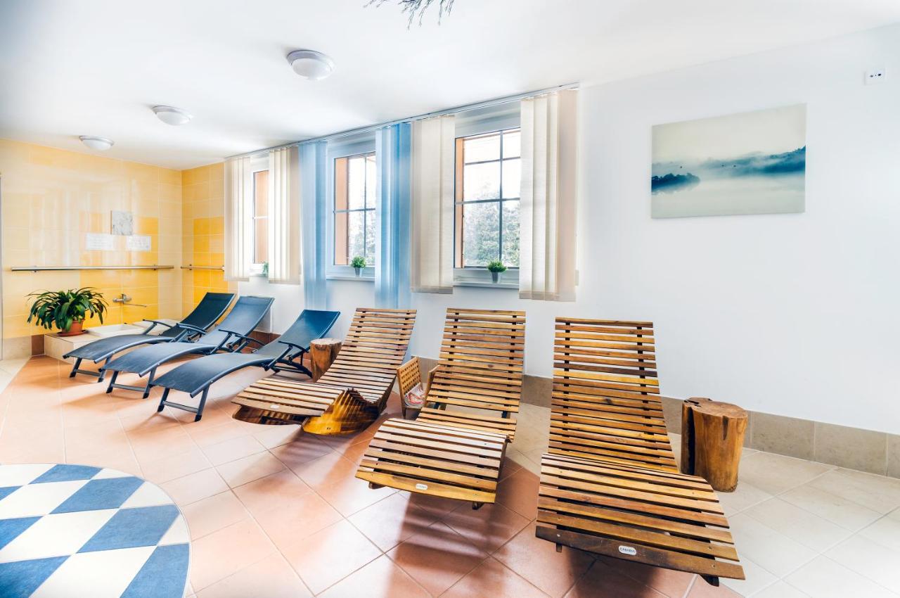 Hotel Petrovy Kameny Карлова-Студанка Экстерьер фото