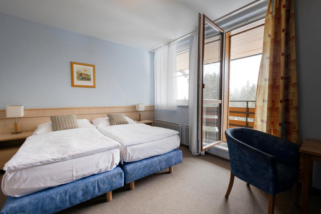 Hotel Petrovy Kameny Карлова-Студанка Экстерьер фото
