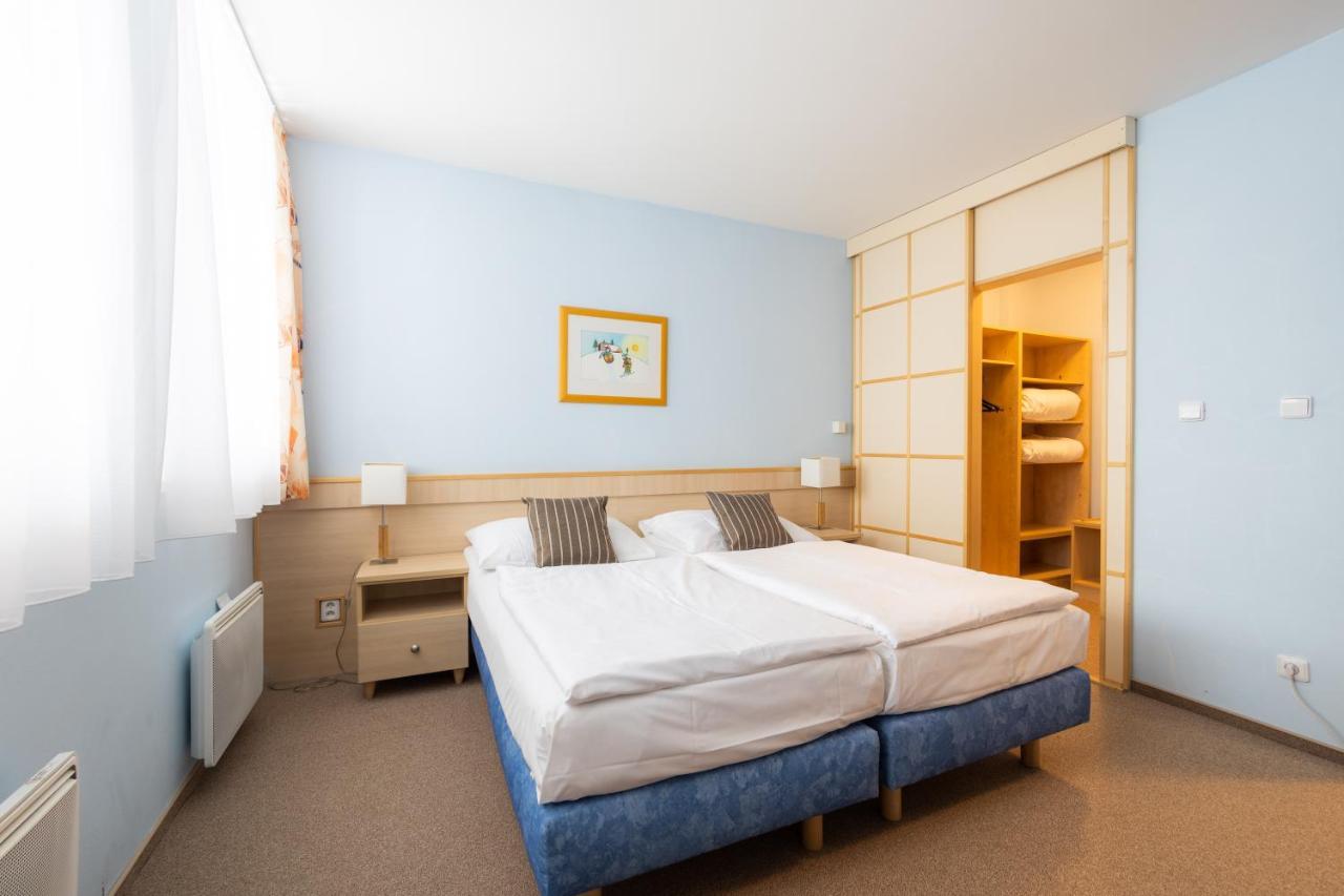 Hotel Petrovy Kameny Карлова-Студанка Экстерьер фото