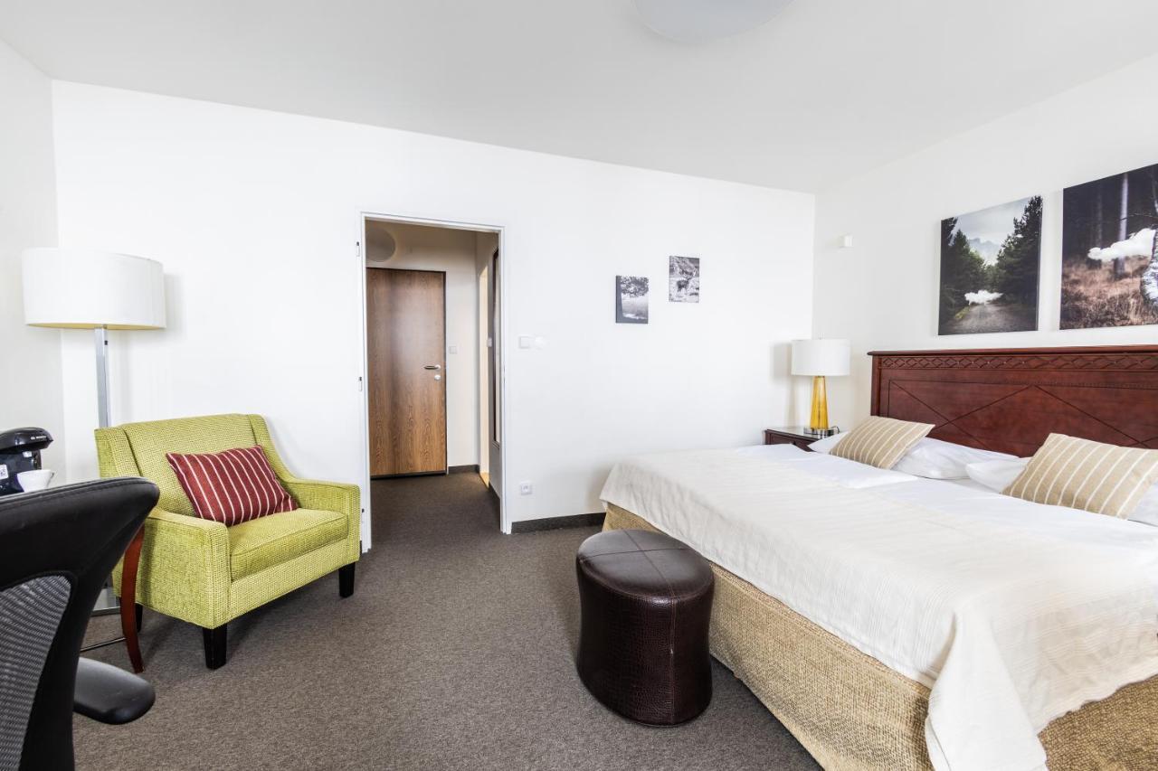 Hotel Petrovy Kameny Карлова-Студанка Экстерьер фото