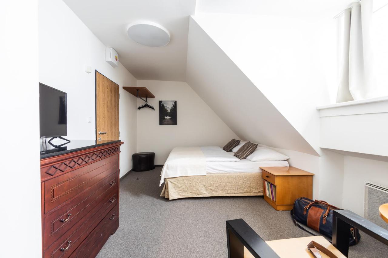Hotel Petrovy Kameny Карлова-Студанка Экстерьер фото