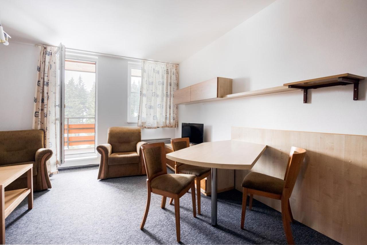 Hotel Petrovy Kameny Карлова-Студанка Экстерьер фото